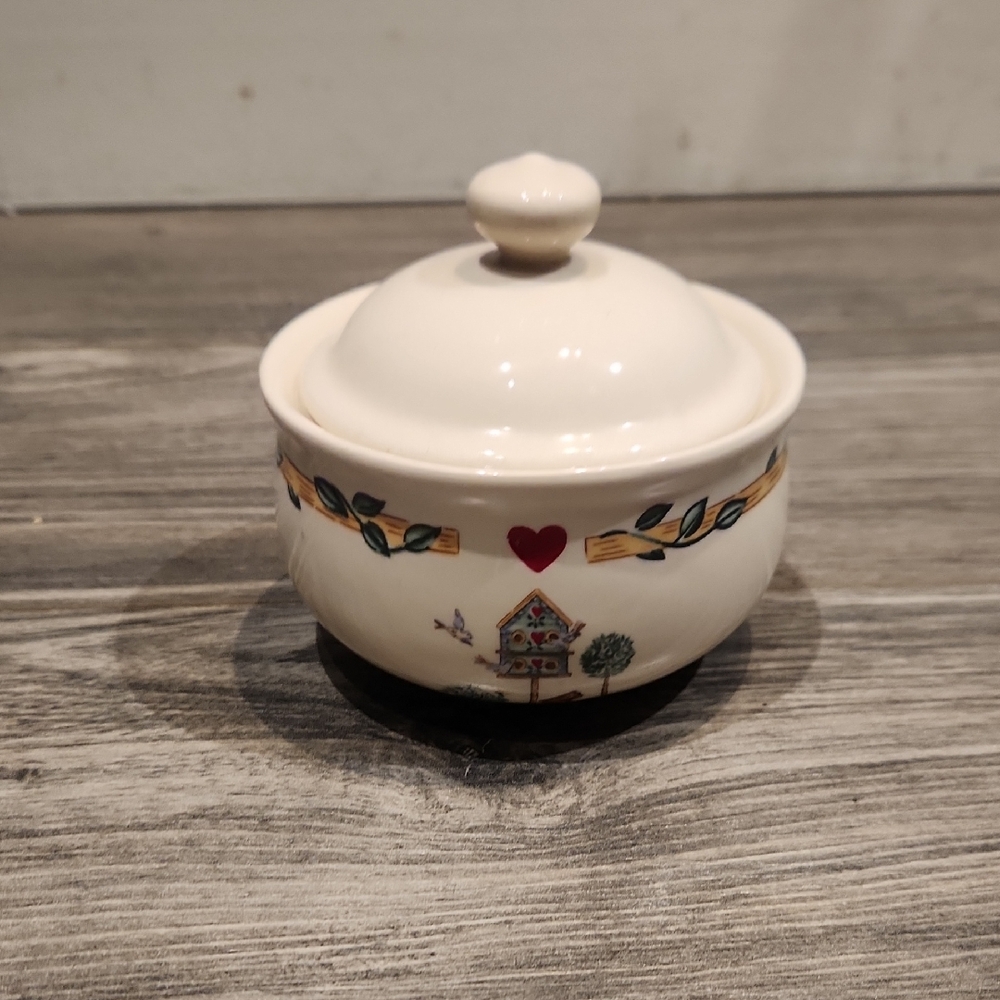 EUC Thomson Pottery China Bird Houses Surgar Bowl w/cover 4 1/4" Dia.
